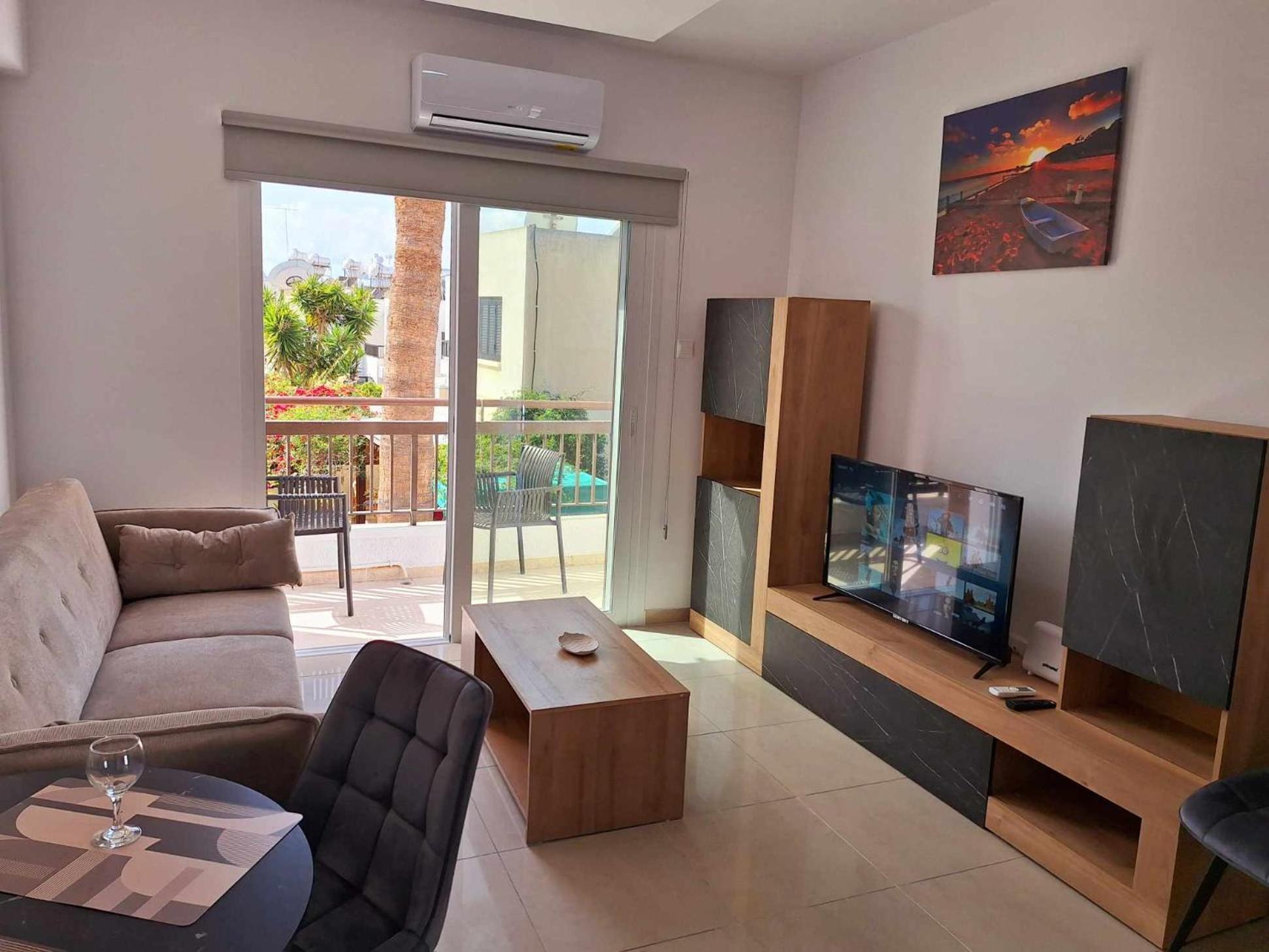 Stylish Apt Kato Paphos Close To Beach & Vibrant Harbor Life Extérieur photo